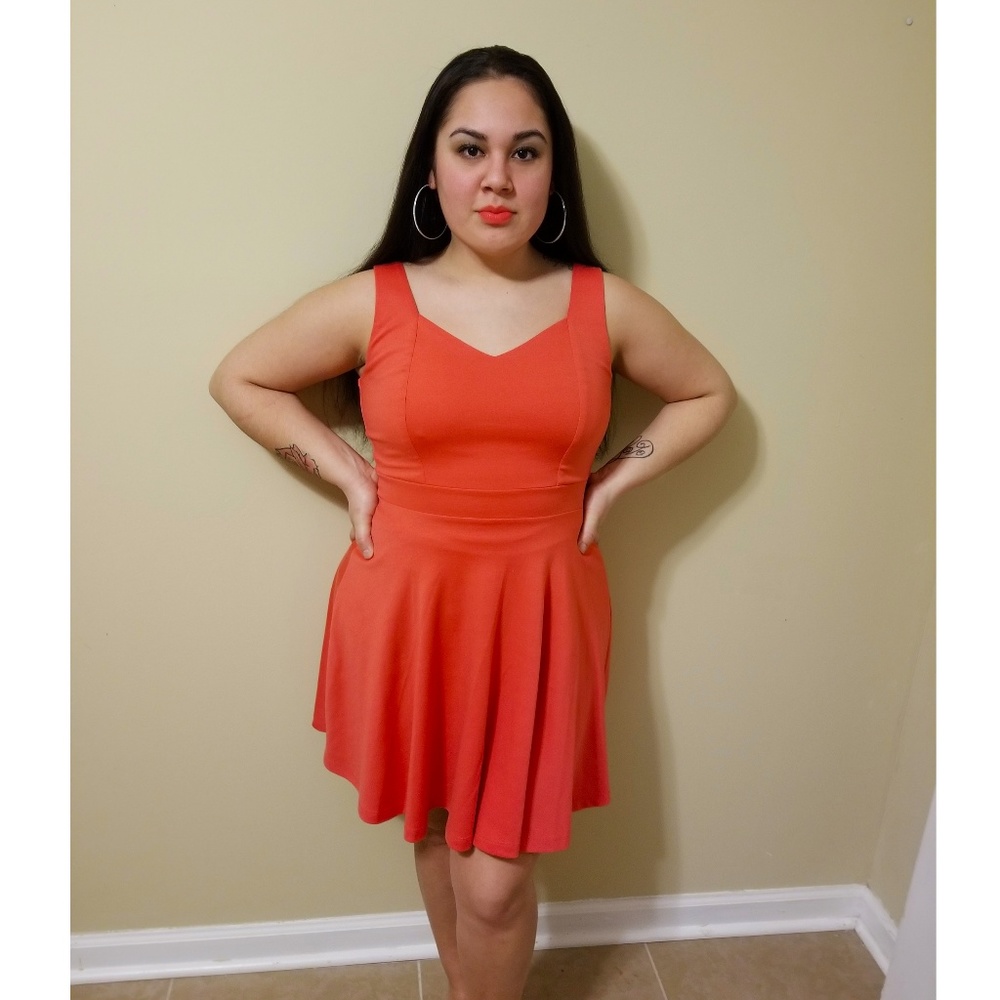 Heart cutout dress - Picture 2 of 6